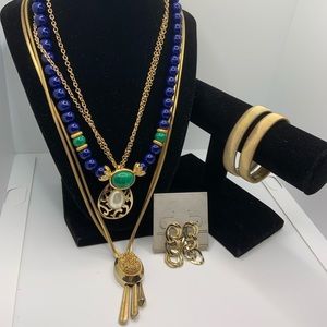 3 necklaces, 2 bracelets and 1 pair of earrings